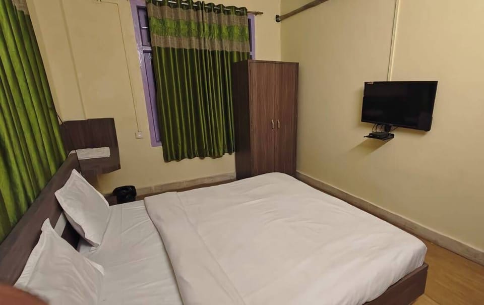Comfort Double Room | In-room dining