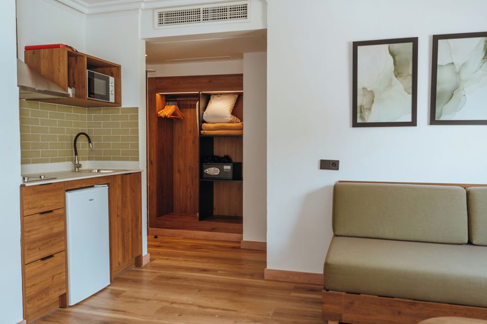 Superior Studio | Iron/ironing board, WiFi (free), bed sheets