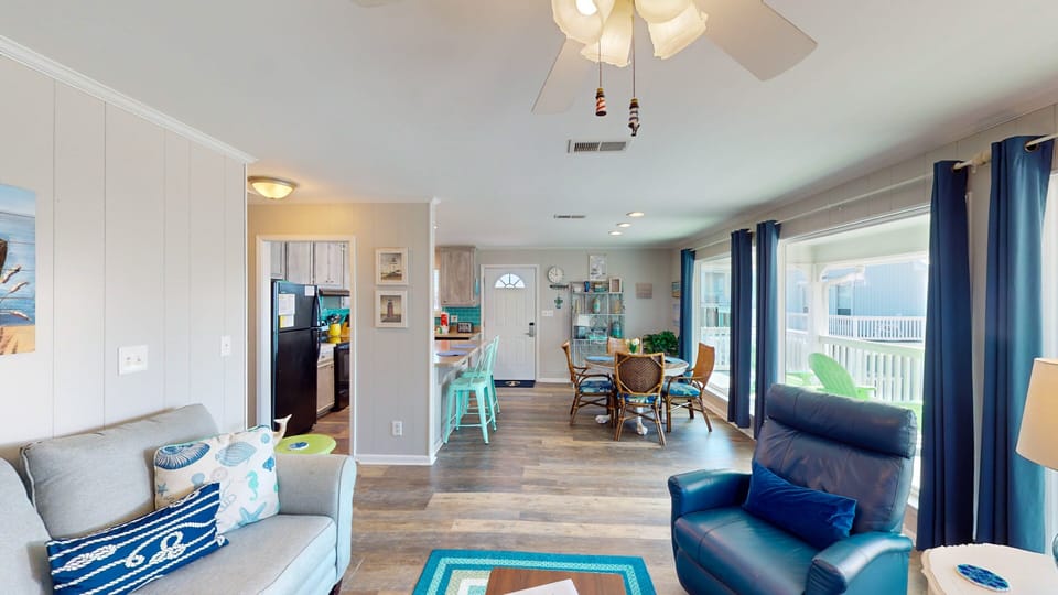 House, 2 Queen Beds, Pool Access, Partial Ocean View (Shore Nuff) | Living area | 42-inch flat-screen TV with digital channels