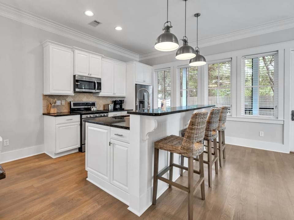 House, Multiple Beds (Beach, Please) | Private kitchen | Oven, toaster