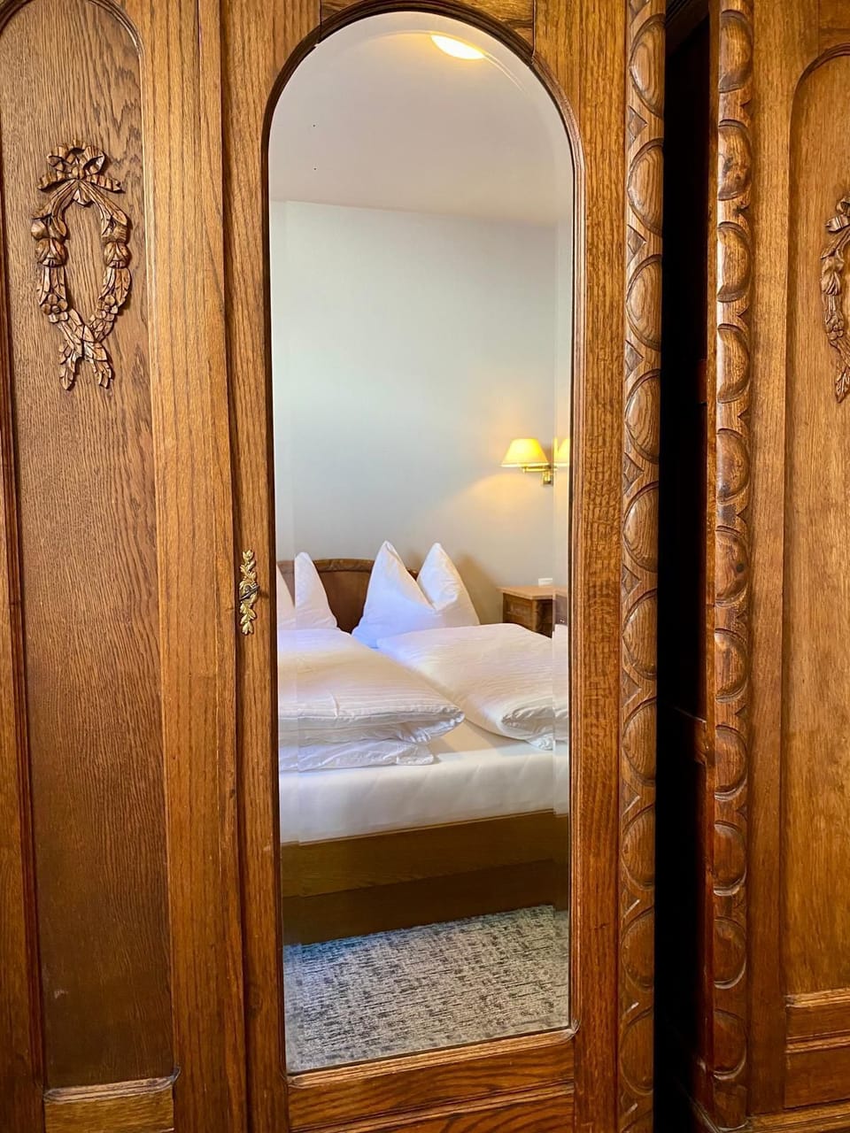 Executive Suite, Mountain View | Minibar, laptop workspace, free WiFi, bed sheets