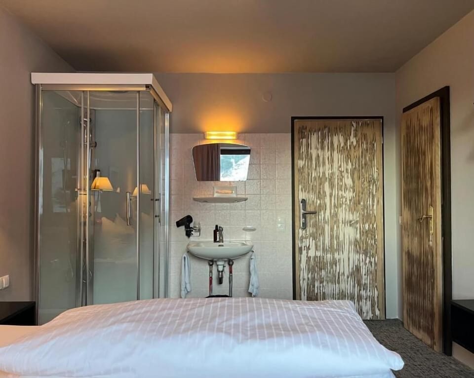 Standard Room, Mountain View | Bathroom | Free toiletries, hair dryer, bathrobes, towels
