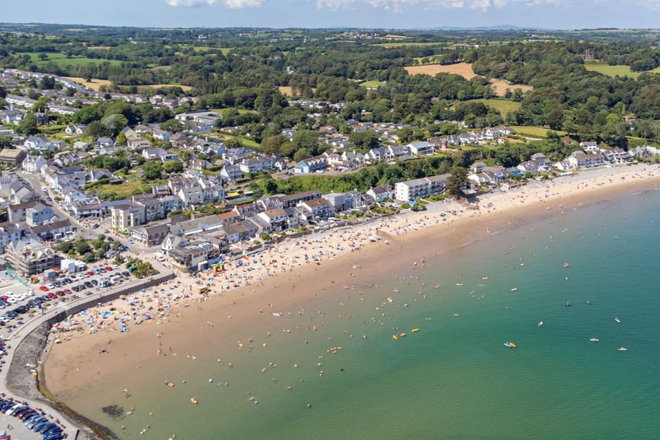 12 Rhodewood House - Near the Beach Sea Glimpses Apartment in Saundersfoot