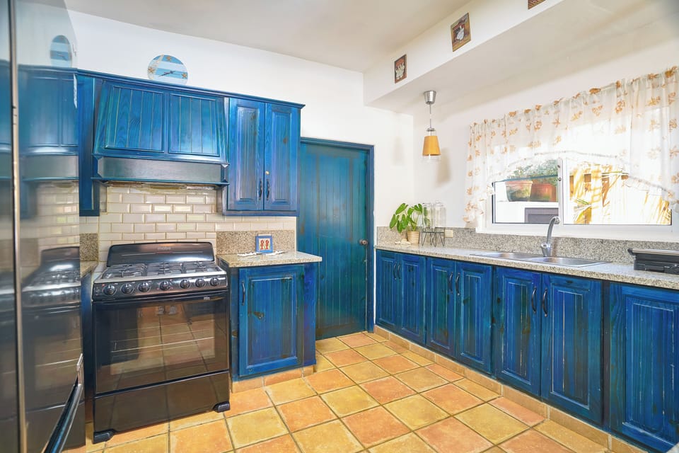 Classic Villa, 4 Bedrooms, Private Pool, Beach View | Private kitchen | Fridge, microwave, oven, stovetop