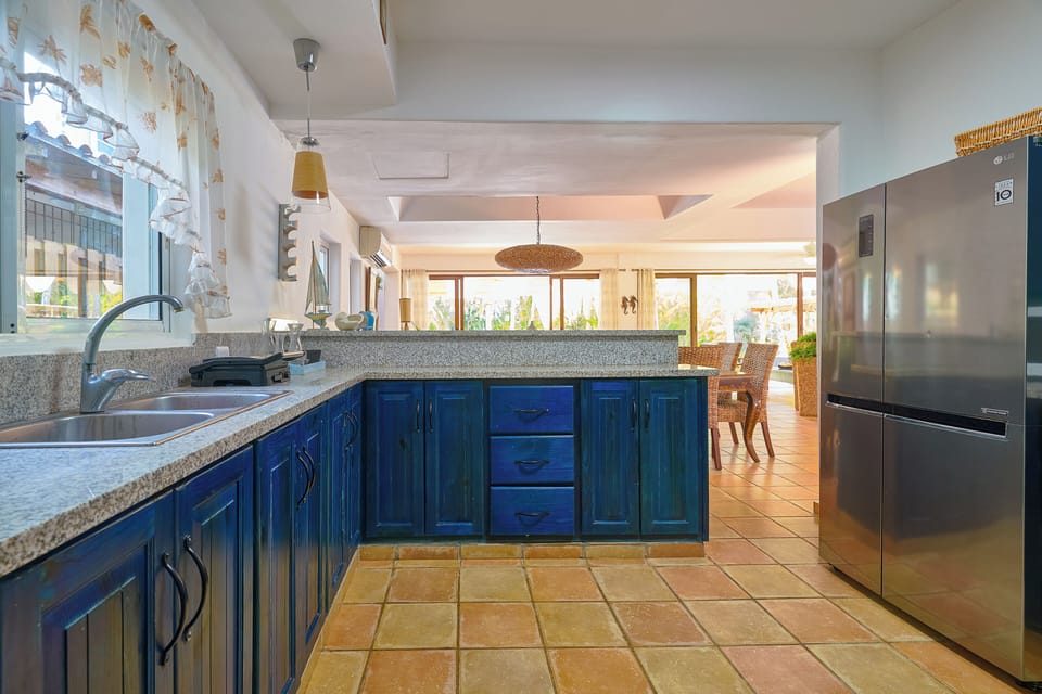 Classic Villa, 4 Bedrooms, Private Pool, Beach View | Private kitchen | Fridge, microwave, oven, stovetop
