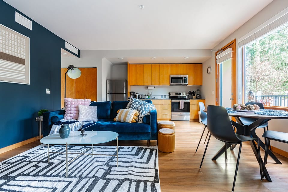 Apartment, 1 Queen Bed, Patio | Living area | Smart TV
