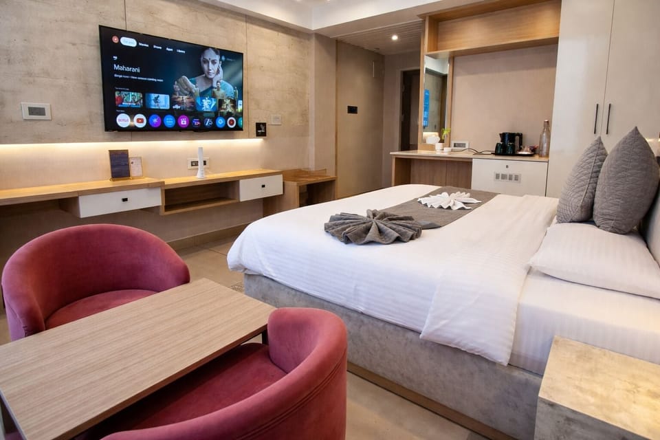 Deluxe Double Room | Premium bedding, down comforters, memory foam beds, minibar