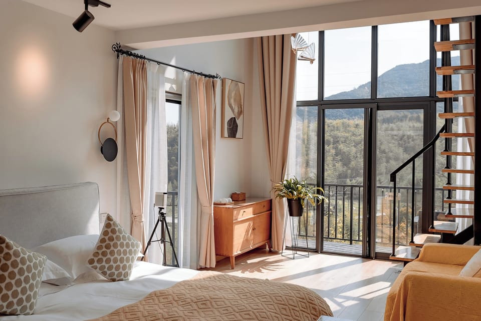 Comfort Loft, Balcony, Hill View