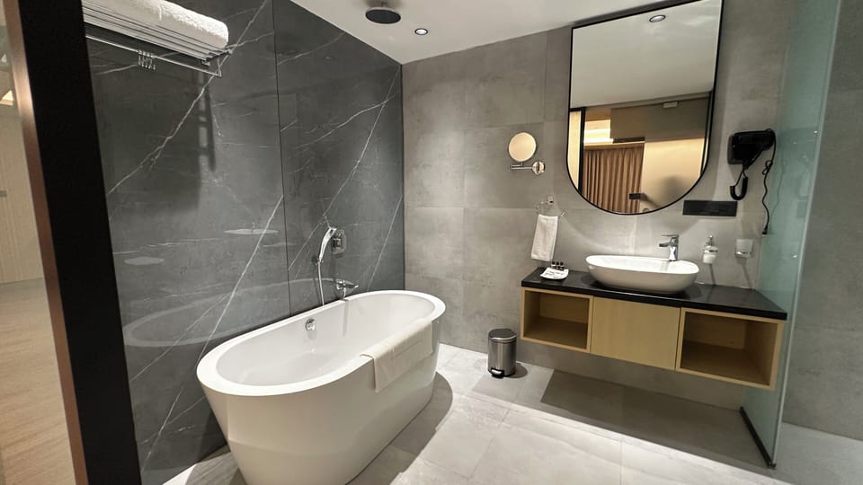 Luxury Studio Suite | Bathroom | Hair dryer, towels, soap, shampoo