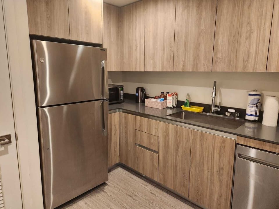 Apartment, 3 Bedrooms | Desk, laptop workspace, iron/ironing board, WiFi (free)