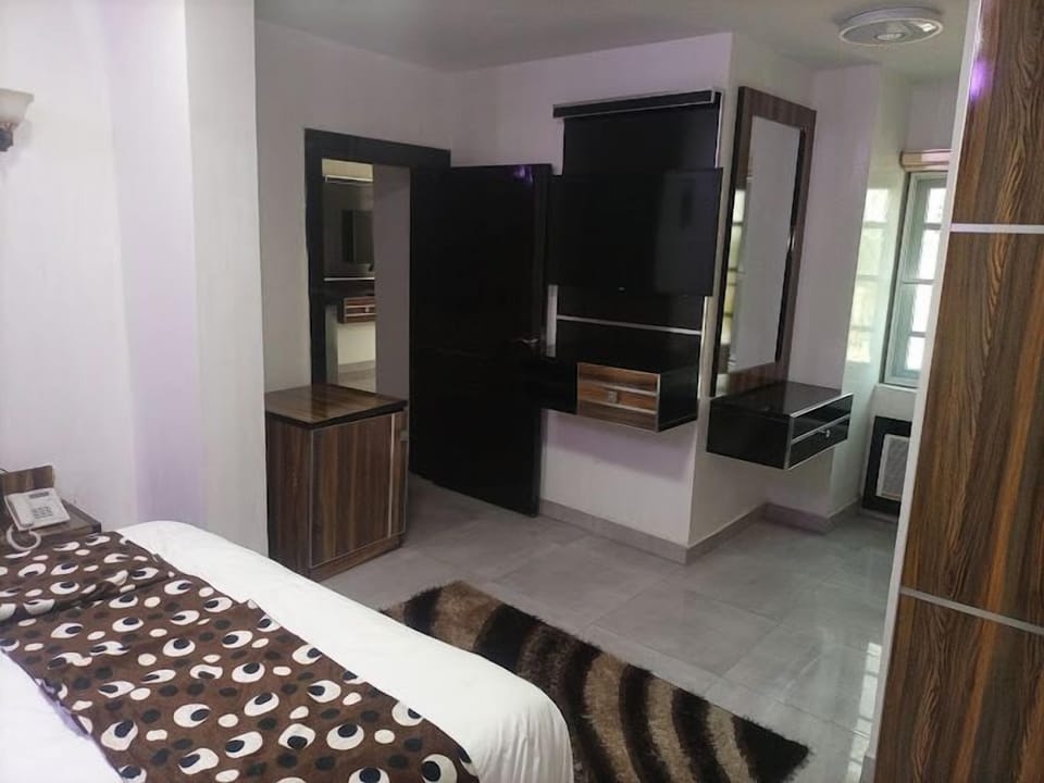 Deluxe Room, Balcony, City View | Desk, laptop workspace, blackout drapes, soundproofing