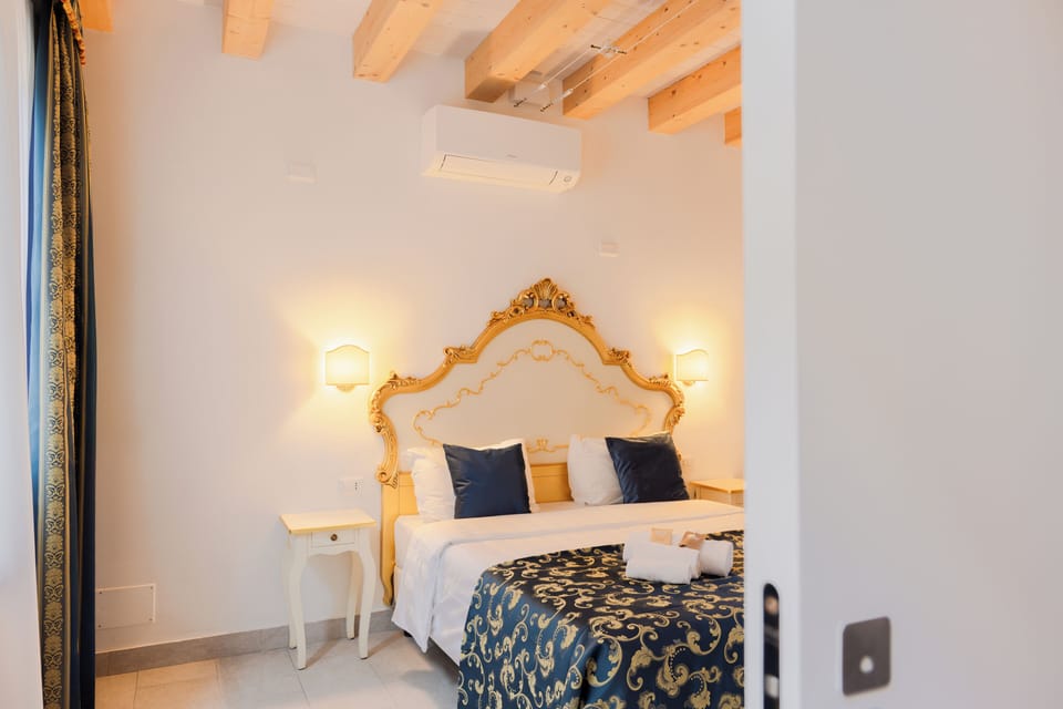 Deluxe Double Room | Free WiFi, bed sheets