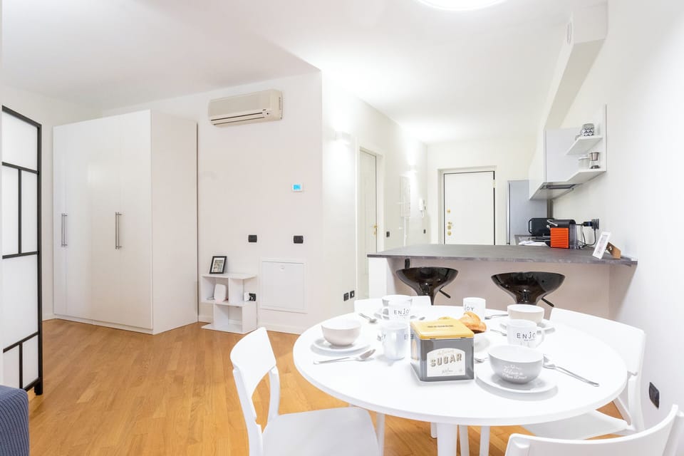 Apartment (1 Bedroom) | Dining room