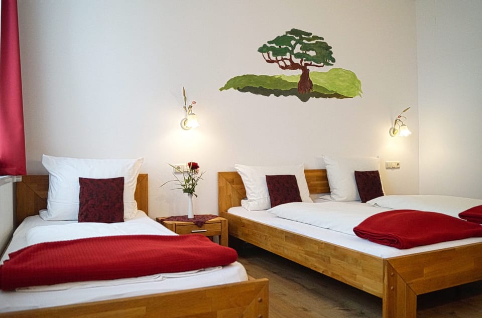 Comfort Triple Room | Desk, laptop workspace, free WiFi, bed sheets