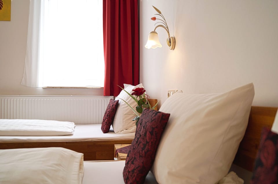 Comfort Triple Room | Desk, laptop workspace, free WiFi, bed sheets