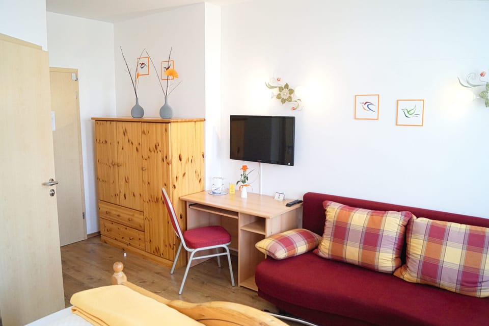 Comfort Double Room | Desk, laptop workspace, free WiFi, bed sheets