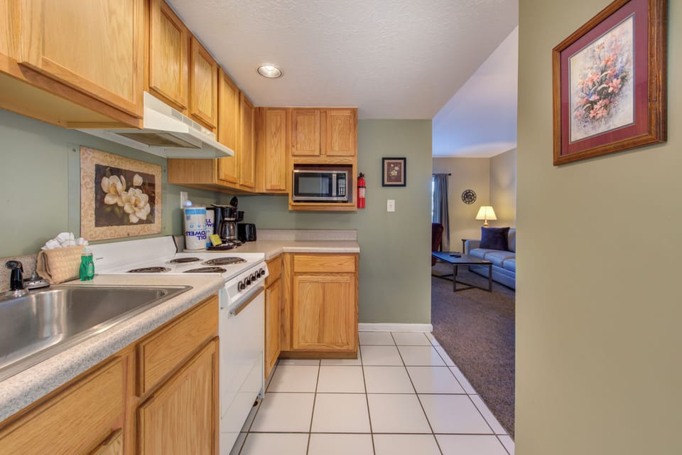 Condo, 1 King Bed with Sofa bed, Kitchen (Colonial Crest Condo Unit #113) | Private kitchen | Fridge, microwave, oven, coffee/tea maker