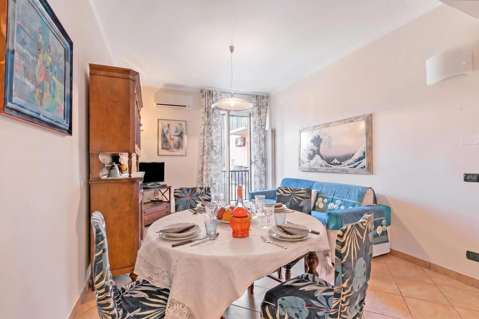 Family Apartment, 1 Bedroom, Balcony (Domus 21 Near Alassio Beach) | Dining