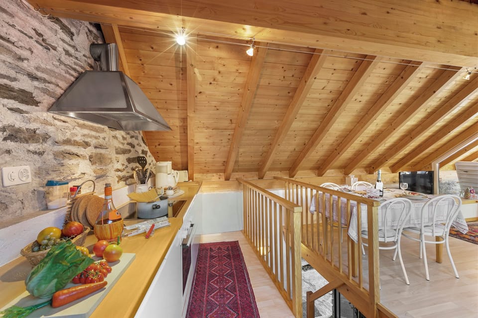 Family Chalet, Multiple Bedrooms, Mountainside (Rustico Paese Verzasca) | Dining
