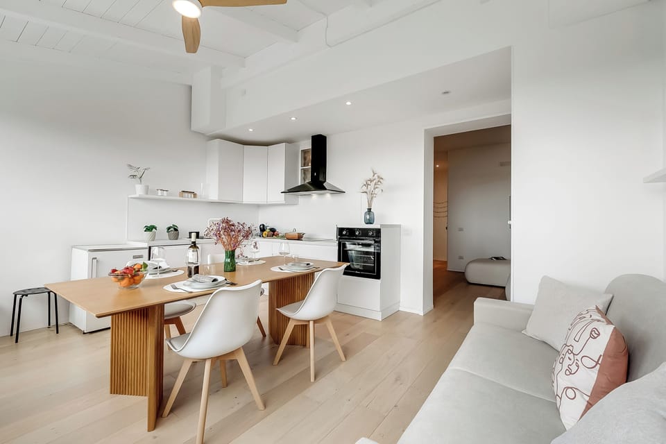 Family Apartment, 1 Bedroom, Balcony (Sky View Apartment Monopoli) | Dining