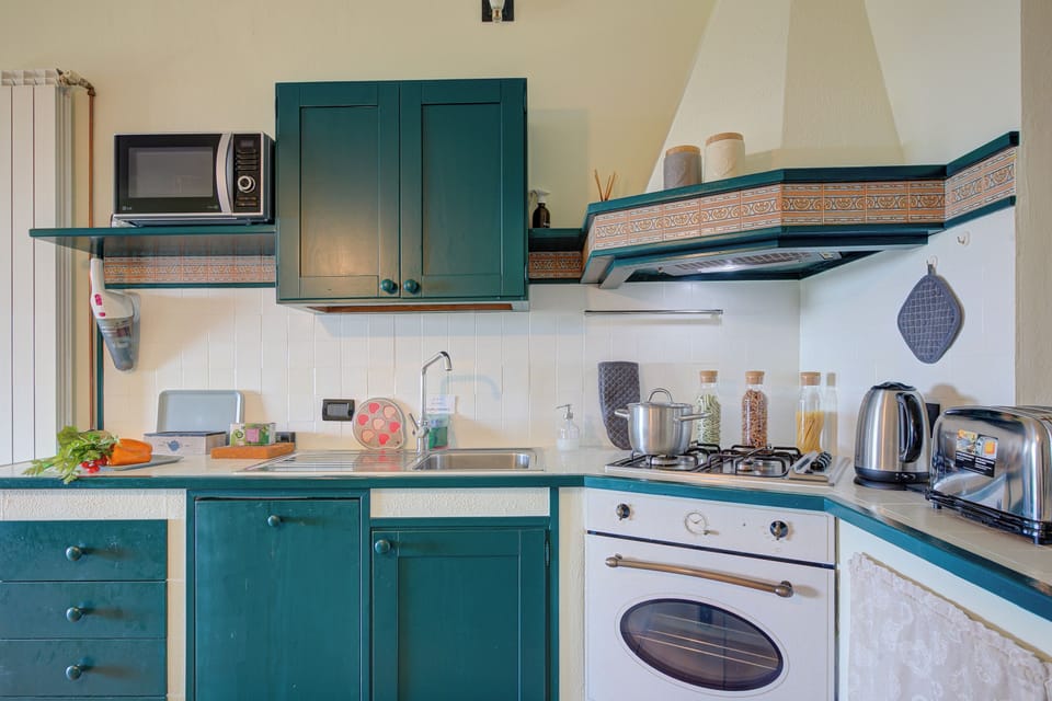 Family Apartment, Multiple Bedrooms, Mountainside (Lakeview Bliss / pool & fenced Garden) | Private kitchenette | Fridge, microwave, oven, stovetop
