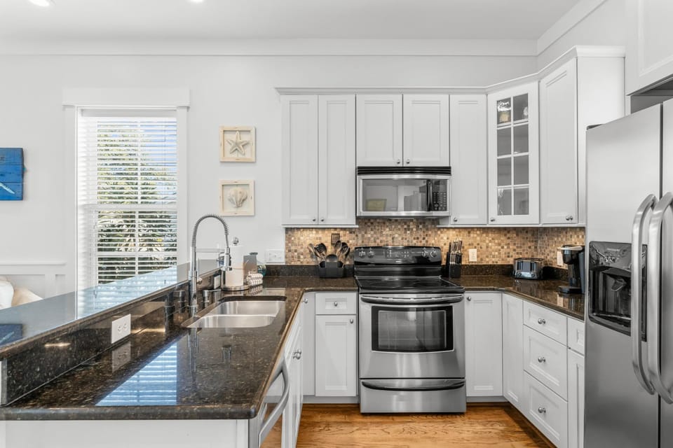 House, Resort View | Private kitchen | Full-size fridge, microwave, oven, stovetop