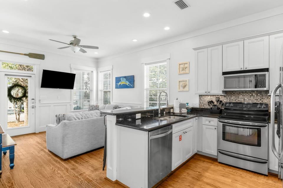 House, Resort View | Private kitchen | Full-size fridge, microwave, oven, stovetop