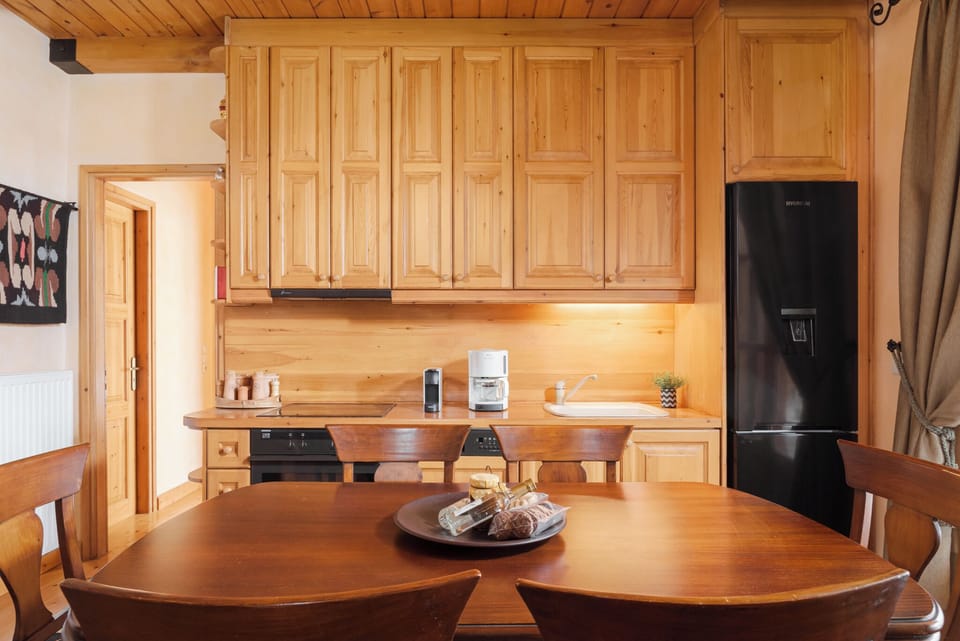 Villa, Mountain View | Private kitchen | Full-size fridge, microwave, oven, dishwasher