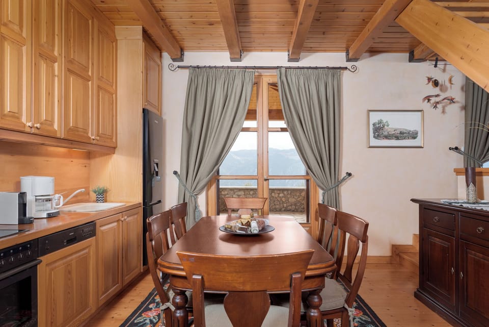 Villa, Mountain View | Private kitchen | Full-size fridge, microwave, oven, dishwasher