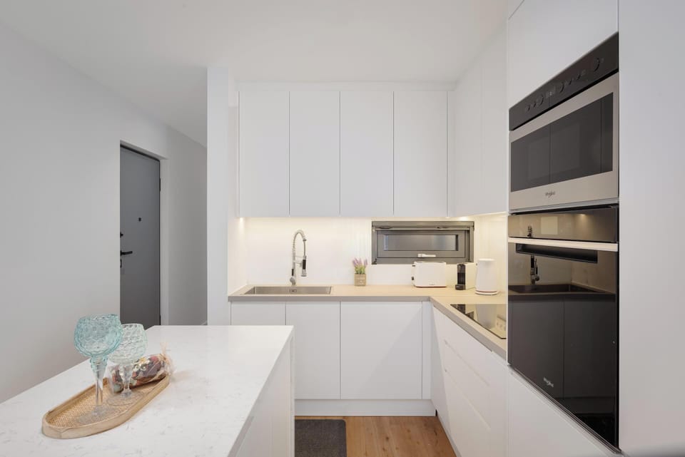 Apartment, City View | Private kitchen | Full-size fridge, microwave, oven, stovetop