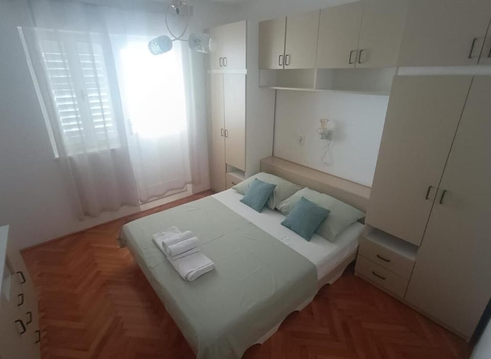 Room, 3 Bedrooms, Smoking, Balcony | 3 bedrooms