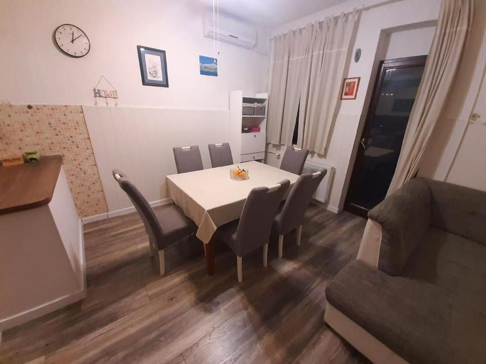 Room, 2 Bedrooms, Smoking, Balcony | Dining room