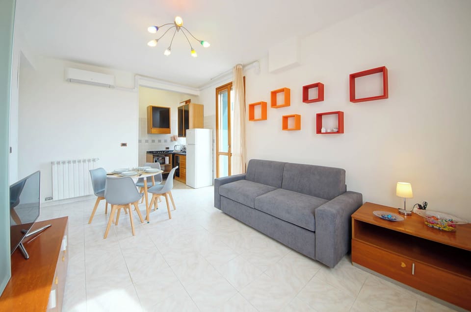 Apartment | Living area | TV