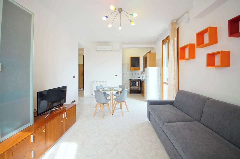 Apartment | Living area | TV
