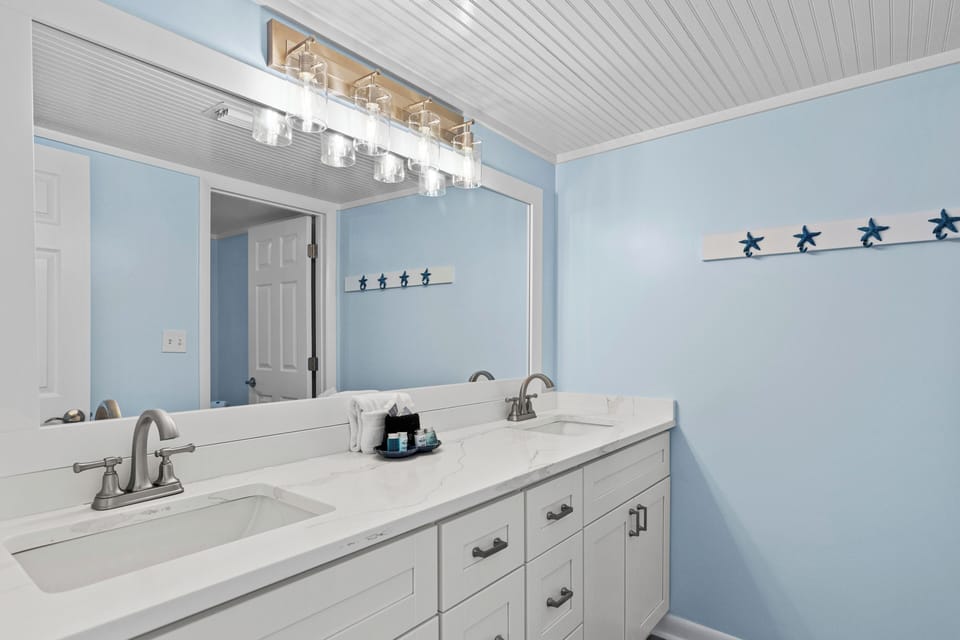 Come Enjoy KC & The Sunshine State: 3-bed, 3-bath With Stunning Ocean Views Apartment in Long Beach
