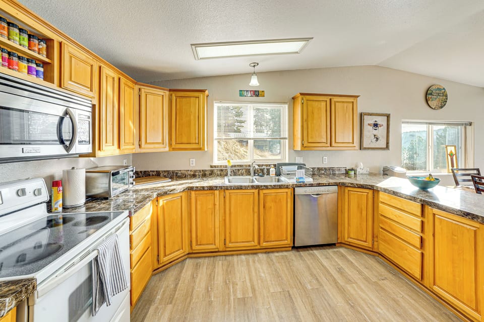 House (3 Bedrooms) | Interior