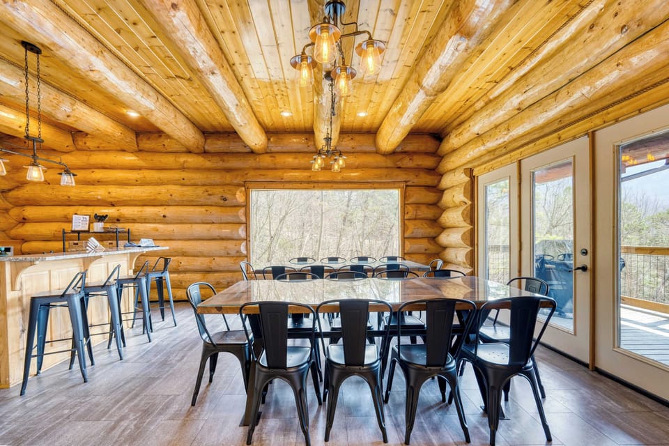 House (6 Bedrooms) | Interior