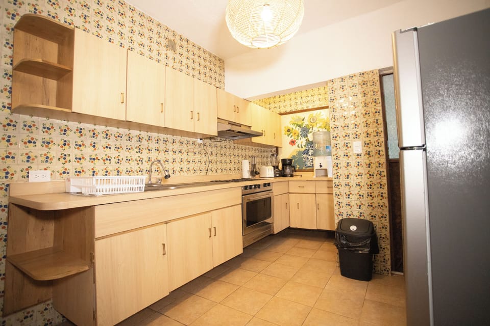 Superior House, 4 Bedrooms | Private kitchen | Full-size fridge, microwave, oven, stovetop