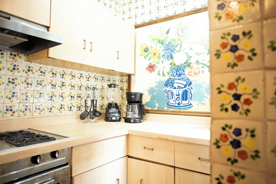 Superior House, 4 Bedrooms | Private kitchen | Full-size fridge, microwave, oven, stovetop