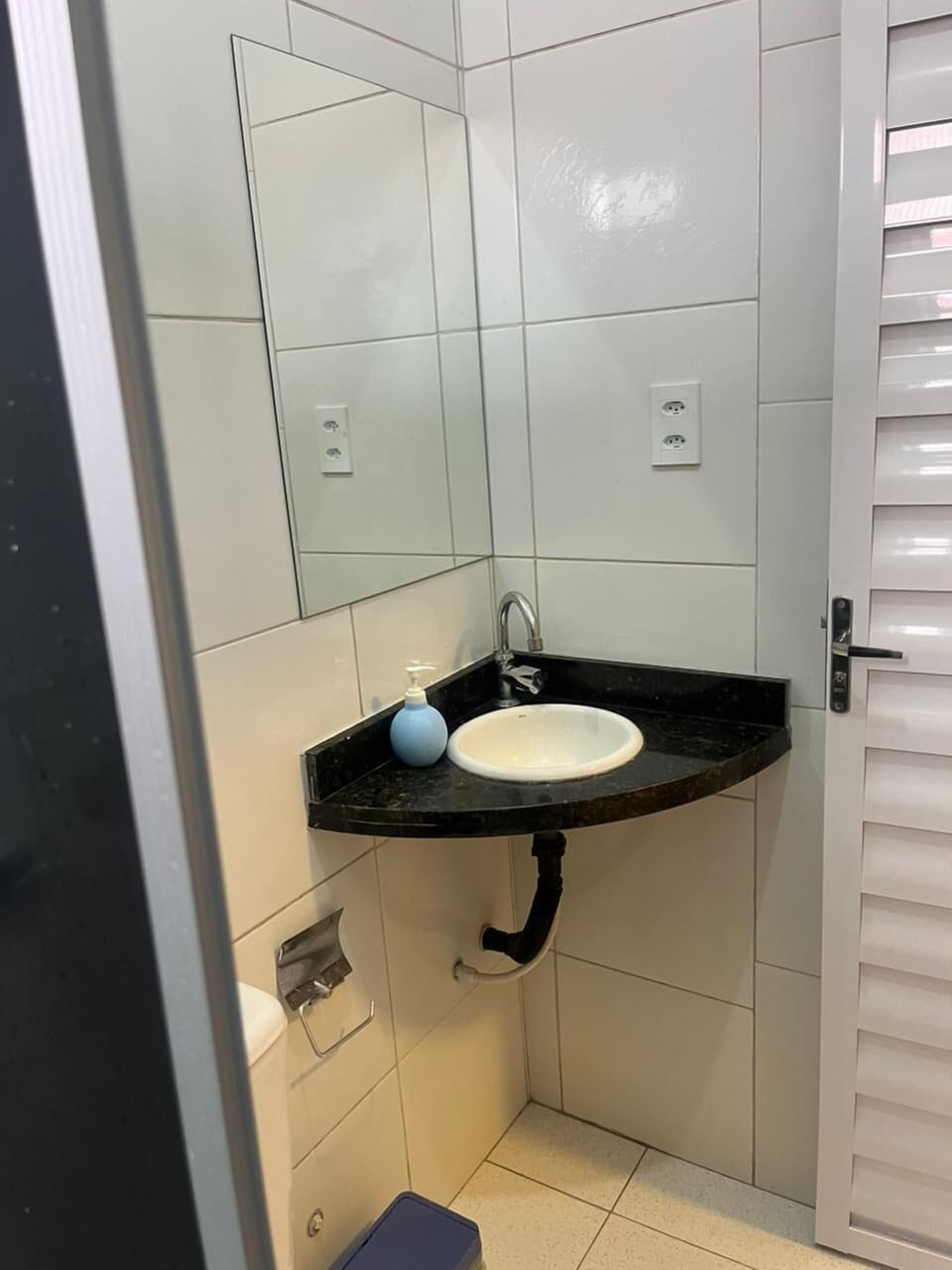 Premium Double Room, Non Smoking, Air conditioning | Bathroom | Shower, towels, soap, shampoo