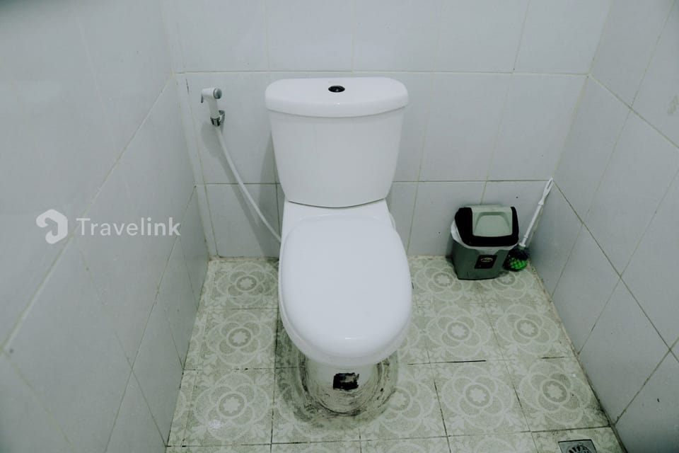 Superior Room, Hill View | Bathroom | Free toiletries, towels, soap, shampoo