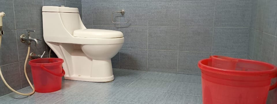 Standard Double Room, 1 Double Bed | Bathroom | Shower, free toiletries, towels, soap