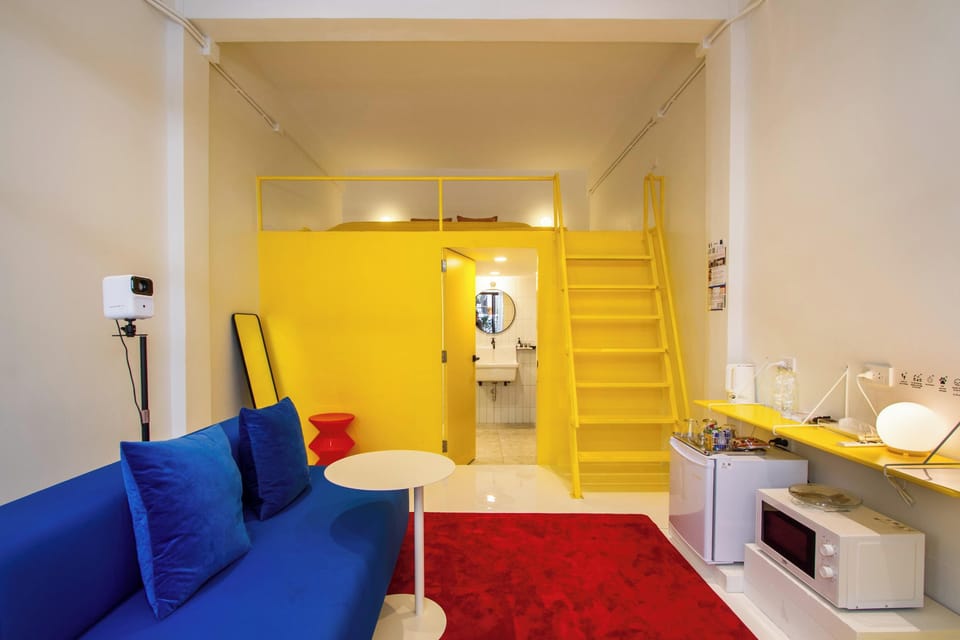 Deluxe Duplex King room (Stair in unit) | Living area