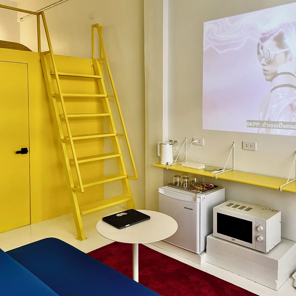 Deluxe Duplex King room (Stair in unit) | Microwave