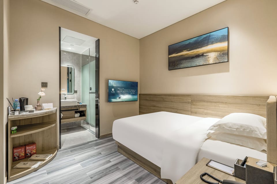 Basic Single Room | Premium bedding, memory foam beds, desk, laptop workspace