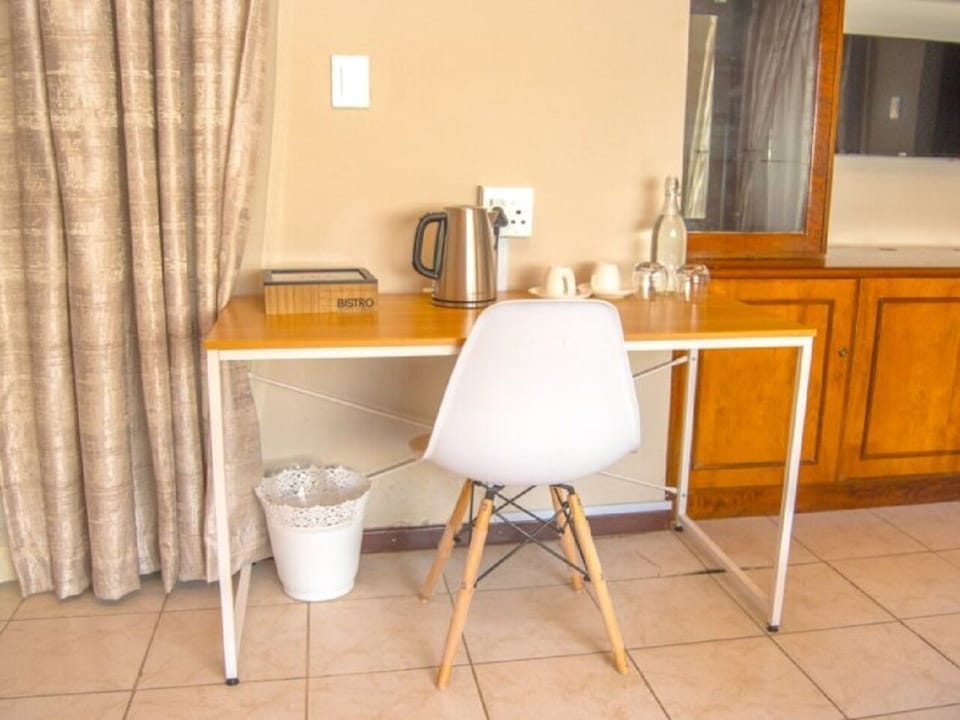 Deluxe Double Room | Desk, laptop workspace, WiFi (free), individually decorated