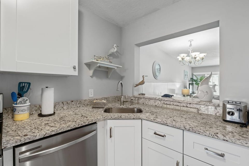 Condo, 2 Bedrooms | Private kitchen | Coffee/tea maker, fridge, oven, electric kettle