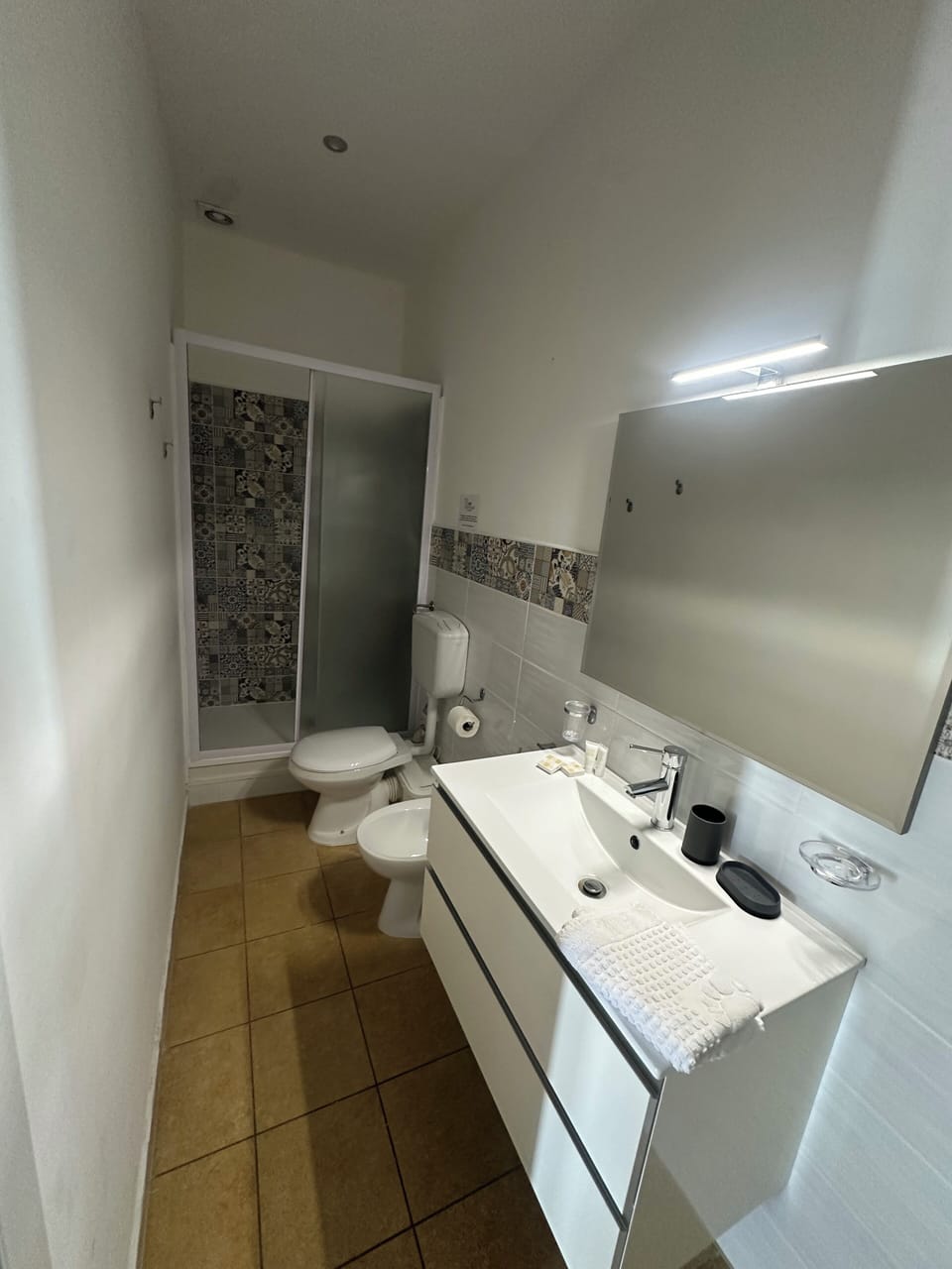 Double Room | Bathroom | Free toiletries, hair dryer, towels, soap
