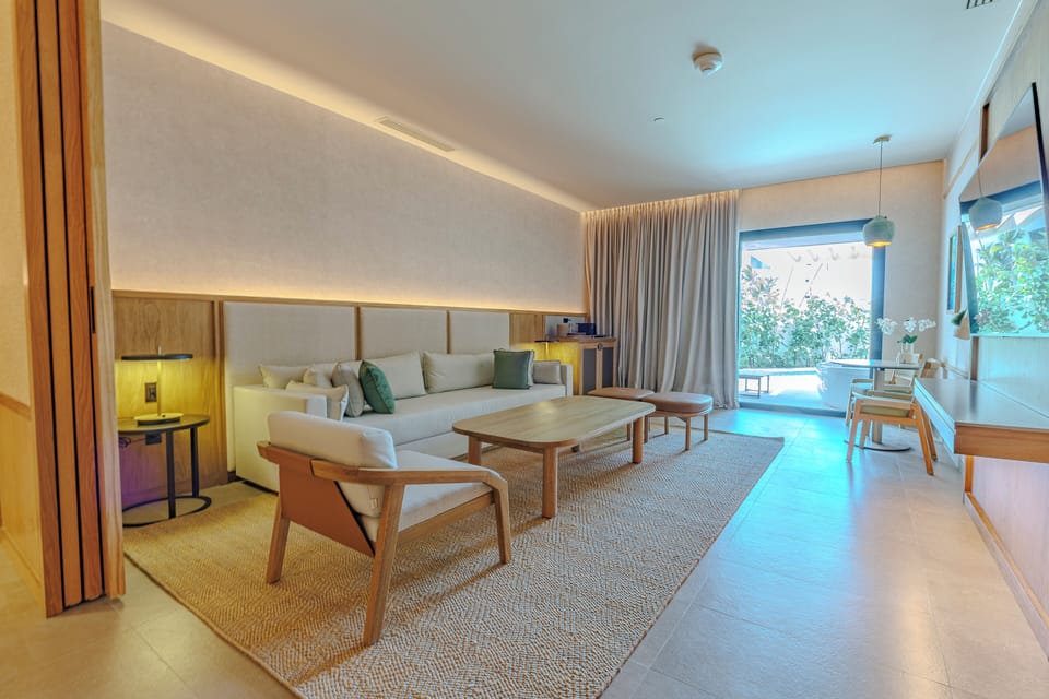 Premium bedding, down comforters, free minibar, in-room safe
