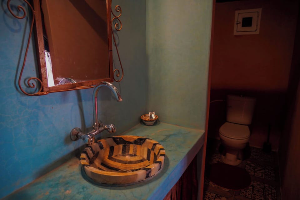 Luxury Double or Twin Room, Patio, Desert View | Bathroom | Shower, bathrobes, slippers, towels
